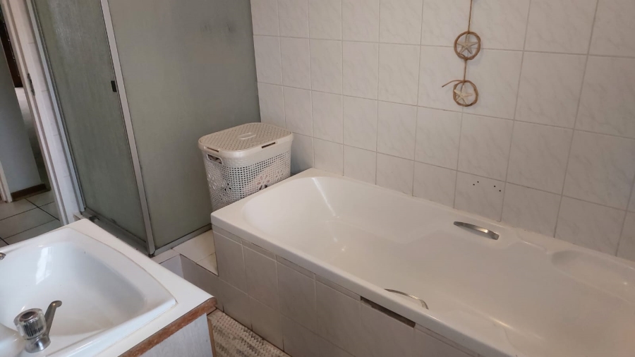 2 Bedroom Property for Sale in Langenhovenpark Free State